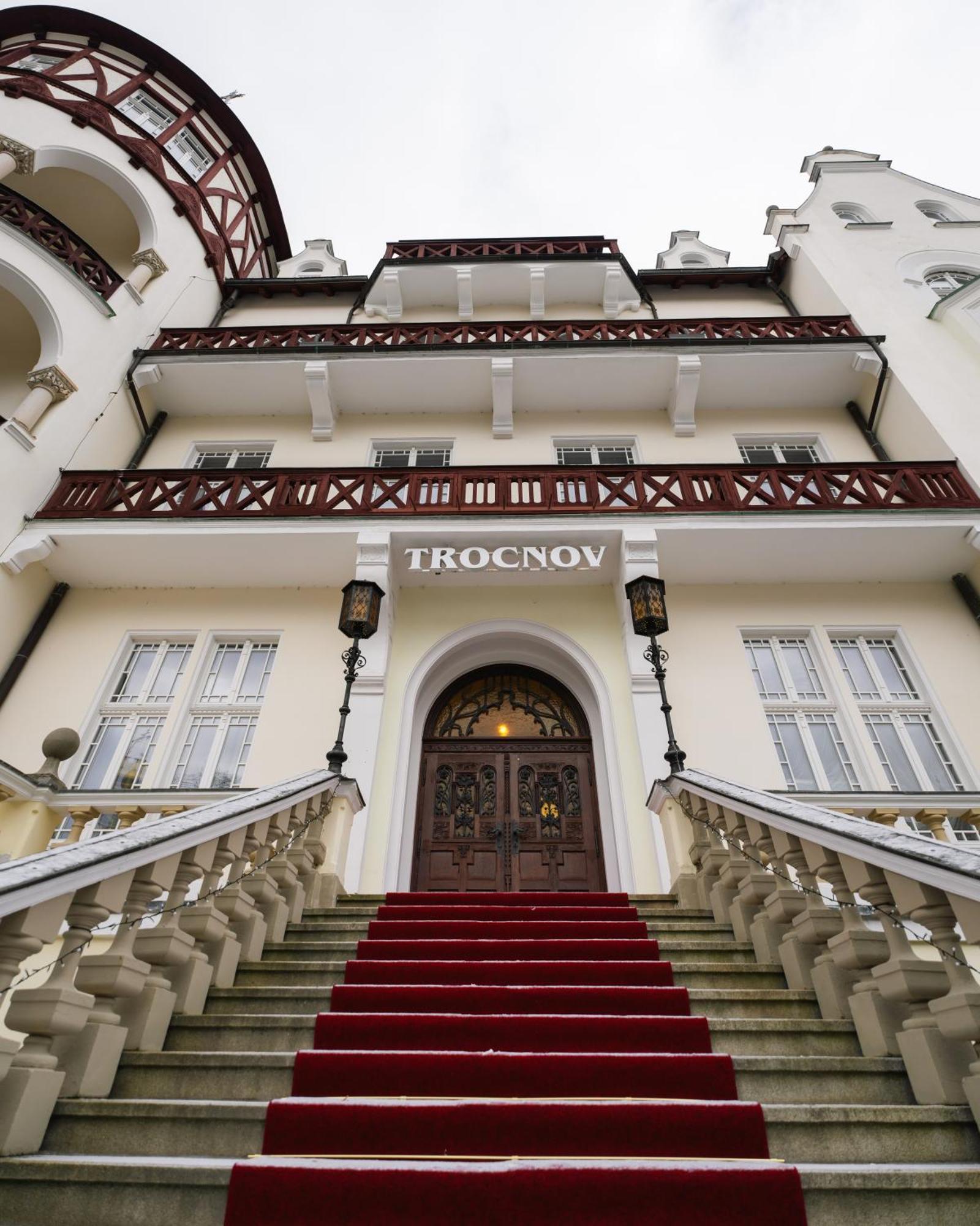 Spa Hotel Villa Smetana การ์โลวีวารี ภายนอก รูปภาพ